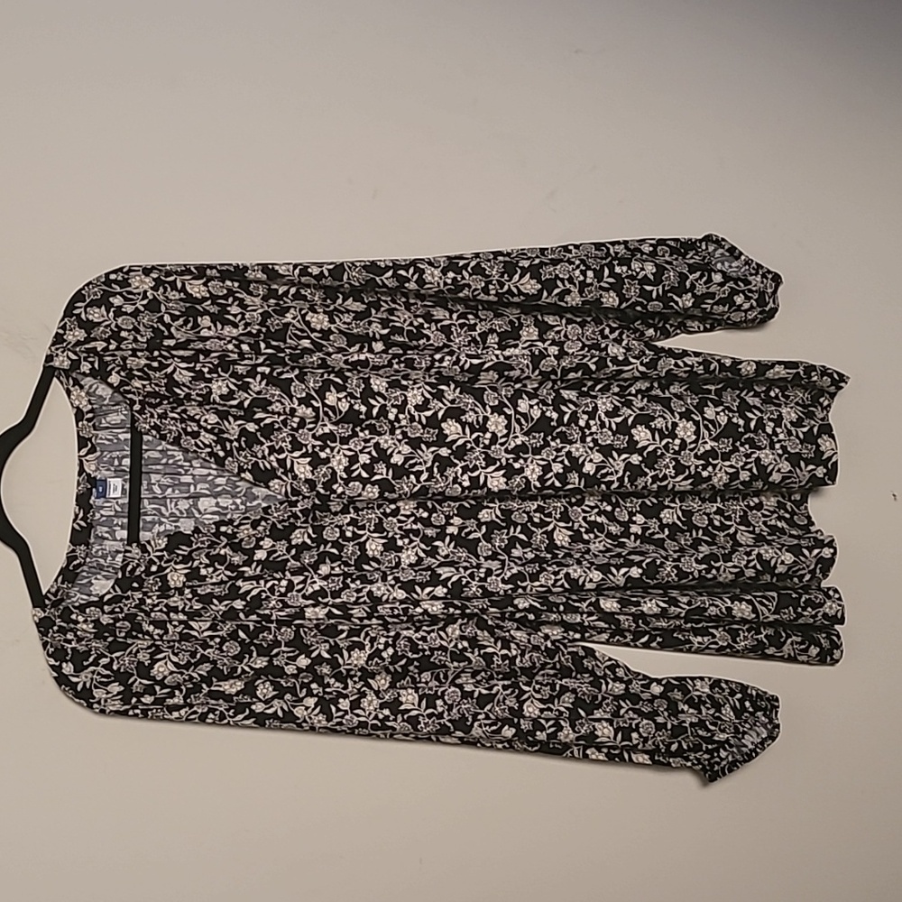 Old Navy Black and White Floral V-Neck Blouse